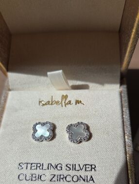 Isabella M White Mother-of-Pearl Clover Stud Earrings in Sterling Silver